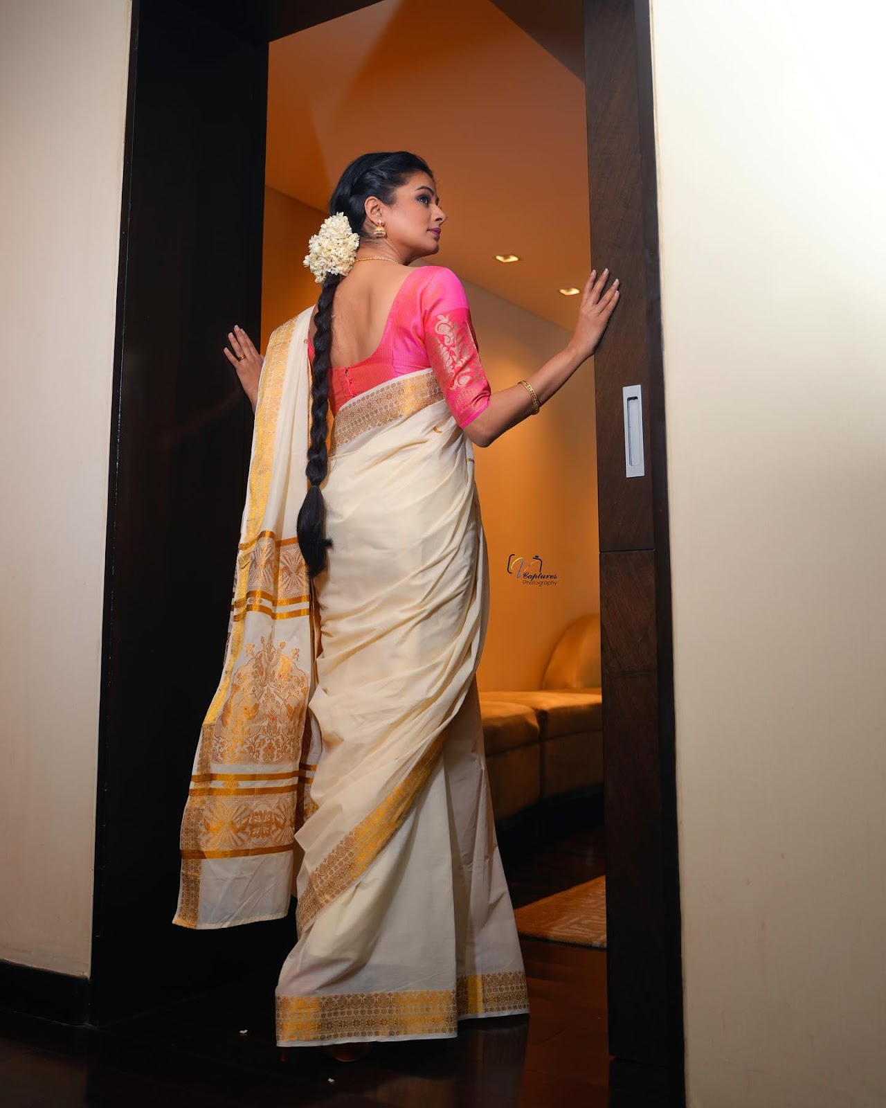 Kerala Actress Priyamani in Onam Special White Saree03